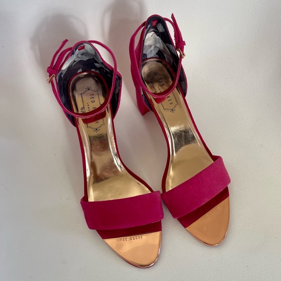 In very good condition Ted Baker London Block Heels Fuchsia Strap Sandals - Picture 11 of 13